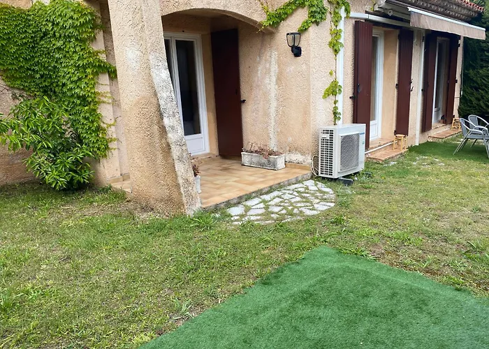 Charming Villa-Appartement With A View On The Sea Of 95 M2