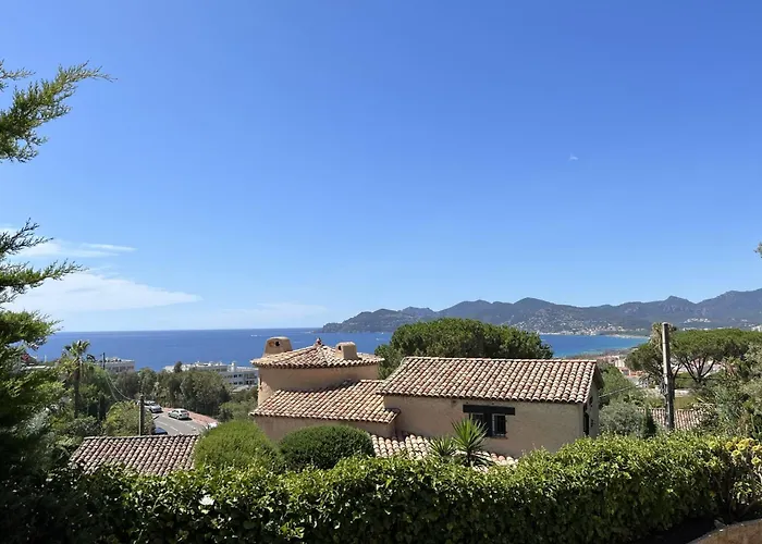Charming Villa-Appartement With A View On The Sea Of 95 M2